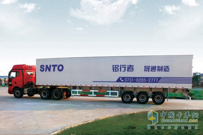 又見(jiàn)鋁合金半掛 晟通全鋁廂式掛車(chē)下線